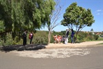 Moradores conversando com Madalena