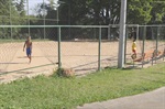 Durante visita de João Manoel, jovens e crianças brincavam no espaço