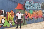 Reforma do piso já está prevista; grafitagem foi realizada por artistas da Casa do Hip Hop