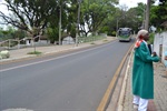 Moradores solicitam guard-rail na calçada ao longo do percurso