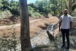 Vereador Acácio Godoy acompanhou o serviço de limpeza realizado pela Prefeitura no local