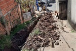 "A população vinha sofrendo com o vazamento desse esgoto", disse o vereador Paraná ao acompanhar as obras