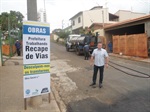 Trevisan Jr. vistoria obras de recapeamento de rua no São Dimas