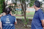 Mato alto e buracos também incomodam funcionários e usuários do espaço