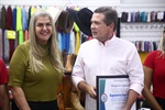 Trevisan Jr. entregou homenagem à Sapataria Zaz-Traz em reconhecimento aos 70 anos de fundação