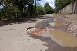 Vereador cobra operação tapa buraco em estrada do bairro Nova Suíça