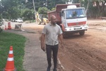 Acácio Godoy fiscaliza obras de recapeamento na rua Joana D'Arc