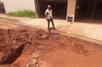 Acácio Godoy fiscaliza obras de recapeamento na rua Joana D'Arc