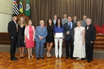 Luciano Almeida com familiares e vereadores
