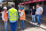 Gustavo Pompeo acompanhou nesta sexta-feira as obras de pavimentação em concreto na avenida 1º de Agosto