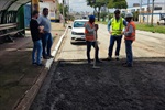 Gustavo Pompeo acompanhou nesta sexta-feira as obras de pavimentação em concreto na avenida 1º de Agosto