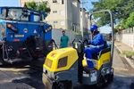 Vereador acompanha operação tapa buraco na avenida Corcovado