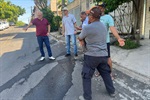 Gilmar Rotta conversou com moradores do bairro Minas Novas, que pedem a construção de canaleta a fim de melhorar o escoamento de águas das chuvas na rua Geralda Pereira dos Santos