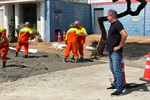 Vereador supervisiona avanço de obras na rua Joana D’Arc