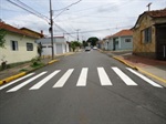 Sinalização de solo na rua Coriolano Ferraz do Amaral