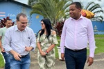 Vereador e deputado visitam escola no Alvorada para discutir melhorias