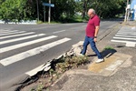 Gilmar Rotta aponta que problema impede utilização da faixa de pedestres