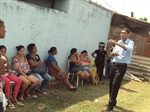Paulo Campos se reúne com moradores de área invadida