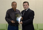 Trevisan Jr. entrega Voto de Congratulações a Francisco Turcci
