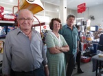 Funcionários, fregueses e amigos foram homenageados por vereador