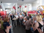 Funcionários, fregueses e amigos foram homenageados por vereador