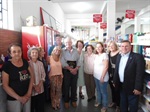 Funcionários, fregueses e amigos foram homenageados por vereador