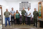 Câmara entrega voto de congratulações ao chefe do TG 02-028