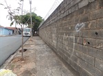 Moradores solicitam a Erler reforma de muro e calçada de cemitério