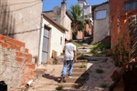 Moradores do Jardim Camargo querem corrimão e iluminação em escadaria