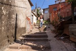 Moradores do Jardim Camargo querem corrimão e iluminação em escadaria