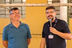 Pedro Kawai e o diretor da escola Klauber Marcelli