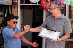 Entrega de titulo de líder comunitário para Marcus Vinicius Rocha Pereira, o Tatu