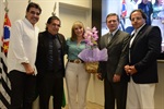 Paiva e os vereadores integrantes da Comissão de Saúde da Câmara (Ary, Trevisan e Moschini) homenageiam Luciana