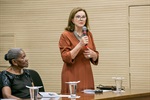 A presidente do Lions Clube Campestre, Margarida Cândida Arruda de Oliveira, ao lado de Cida Abe