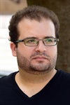 Gustavo tem 32 anos e é repórter cinematográfico do Departamento de Comunicação