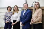 Entrega contou com a participação da coordenadora, professora Alessandra Gresh Lopes, da vice-diretora, a professora Patrícia Cavazzani Furlan e da diretora da Escola Honorato Faustino, a professora Adriana Cristina Peixe Frias 