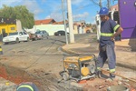Vereador acompanha obras de drenagem na avenida Rio das Pedras