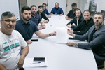 Vereadores reunidos na sala da presidência