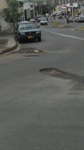 Buraco na avenida Rio das Pedras, antes da solicitação
