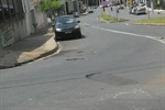 Buraco na avenida Rio das Pedras, depois da solicitação