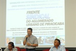 Dirigente sindical discursa durante o encontro, que reuniu cerca de 80 pessoas