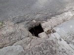 Buraco causa infiltração em edifício