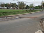 Trecho da rua Antônio Franco de Lima antes da operação tapa-buracos