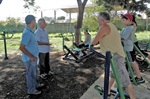 Acompanhado de líder comunitário, Carlinhos esteve no Parque 1º de Maio