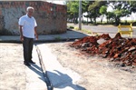 Rua Itapevi rececebe canaletas para escoamento de água