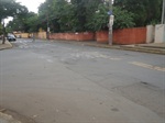 Avenida precisa de recapeamento e sinalização de solo