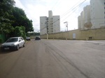 Avenida precisa de recapeamento e sinalização de solo