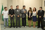 Familiares acompanharam entrega de homenagem na sala da presidência