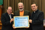 Diretor Carlos ABC sendo homenageado