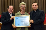 João Scarpa recebendo homenagem